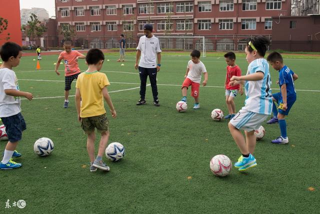 国青女篮在世界杯赛场经风雨、见世面